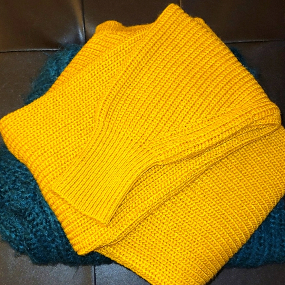 One shoulder sweater